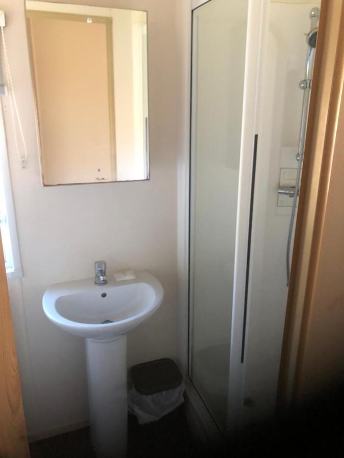 Classy Caravan With Ample Space Bembridge Luaran gambar